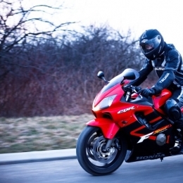 Парень, ищу одну, постоянную и надолго Парень, ищу одну, постоянную и надолго