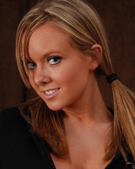 Женщина из пригласит в гости мужчину для секса без обязательств Женщина из пригласит в гости мужчину для секса без обязательств